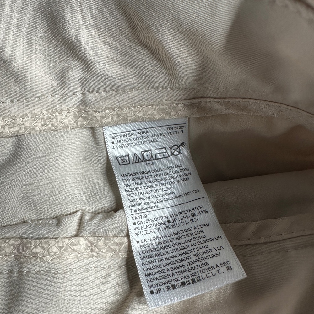 Banana Republic Men's Beige Flat Front Shorts - Picture 4 of 10
